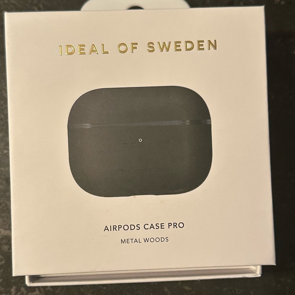Ideal of Sweden AirPod pro case green leather